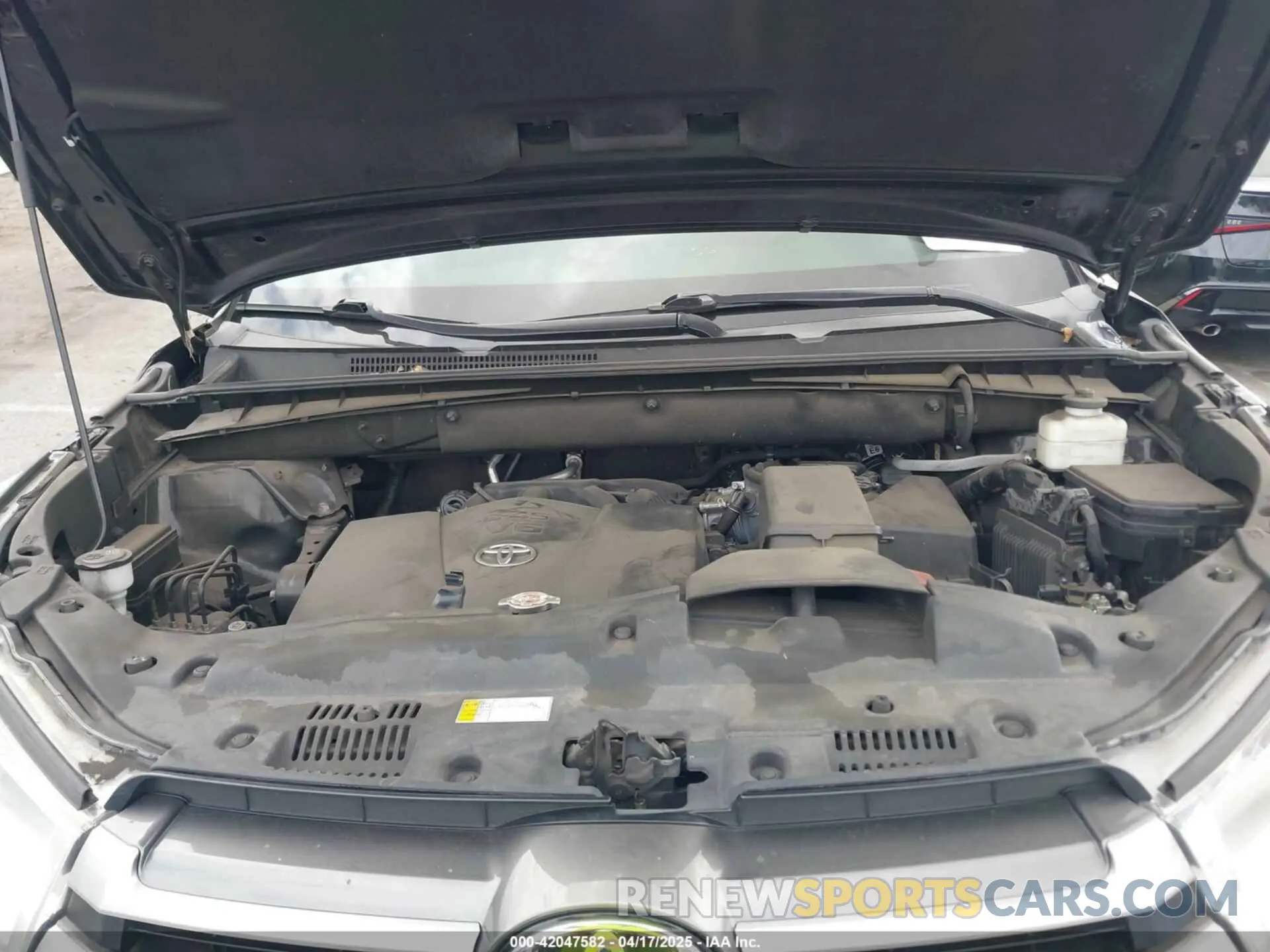 10 fotografías del automóvil dañado 5TDKZRFH5KS572312 TOYOTA HIGHLANDER 2019
