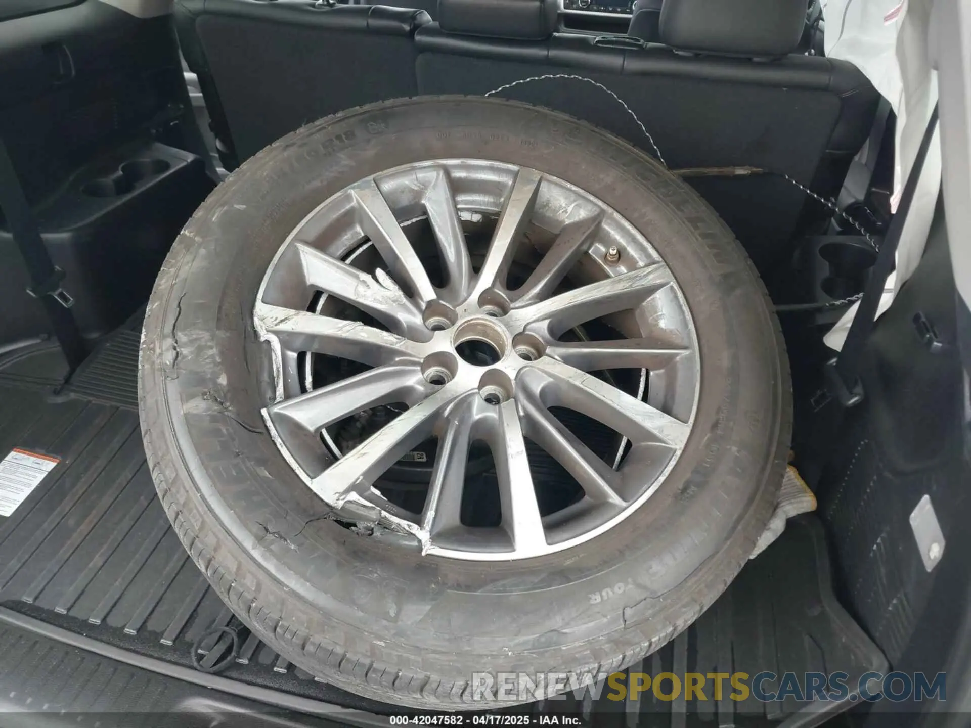 12 fotografías del automóvil dañado 5TDKZRFH5KS572312 TOYOTA HIGHLANDER 2019