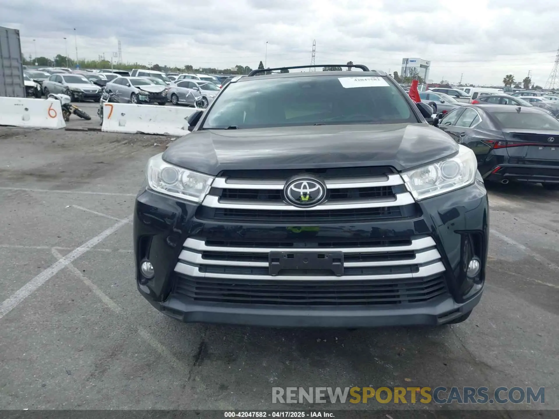 13 fotografías del automóvil dañado 5TDKZRFH5KS572312 TOYOTA HIGHLANDER 2019