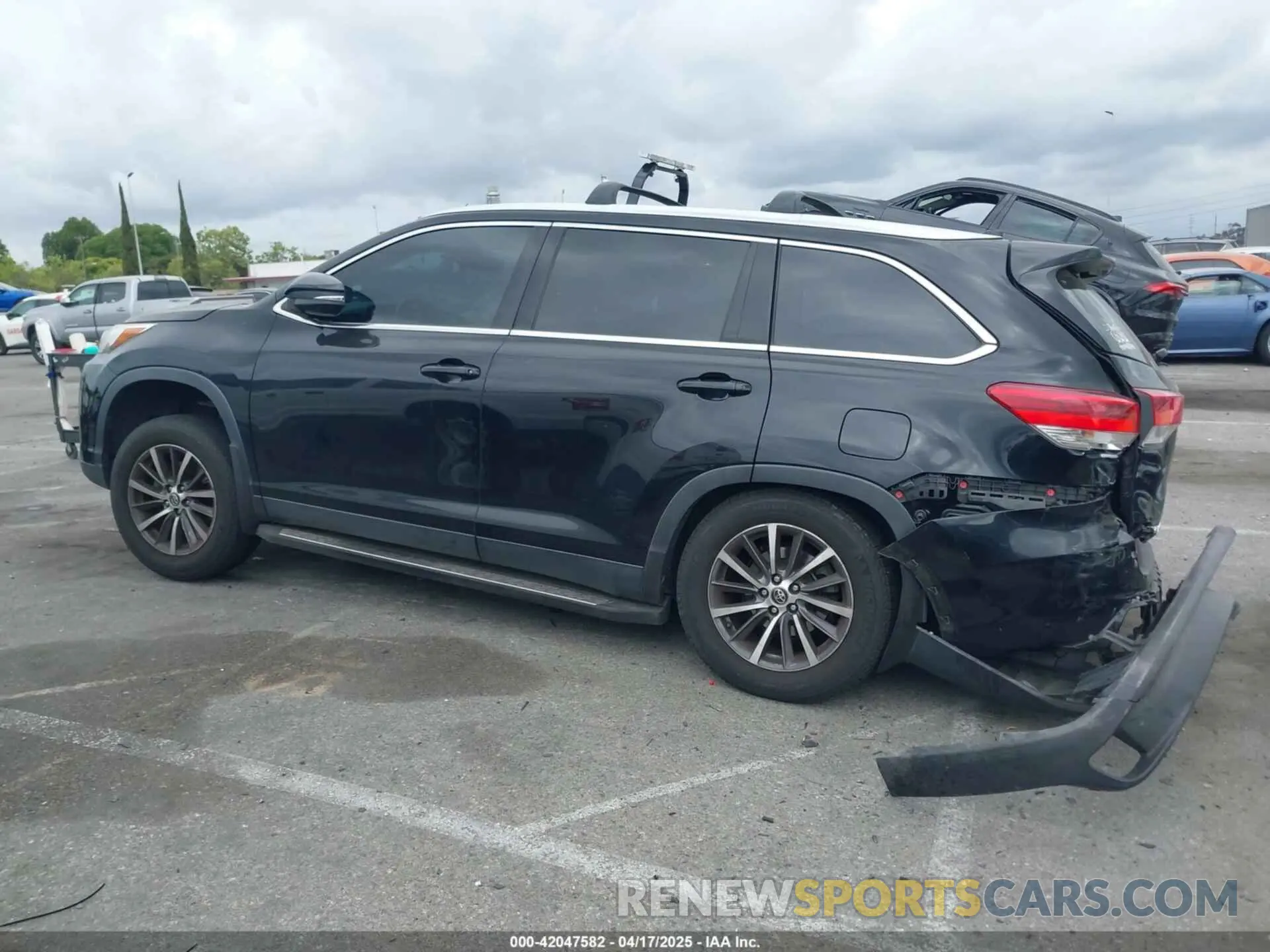 15 fotografías del automóvil dañado 5TDKZRFH5KS572312 TOYOTA HIGHLANDER 2019