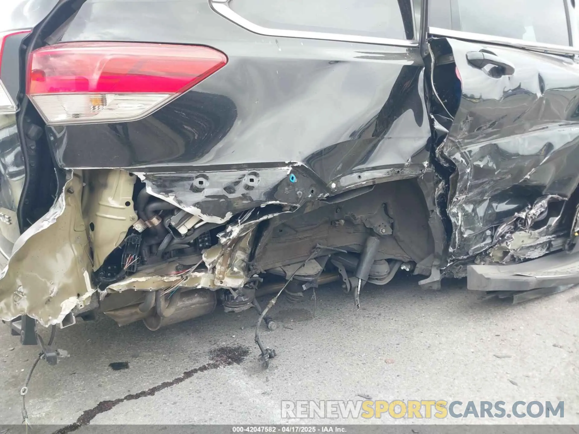 19 fotografías del automóvil dañado 5TDKZRFH5KS572312 TOYOTA HIGHLANDER 2019