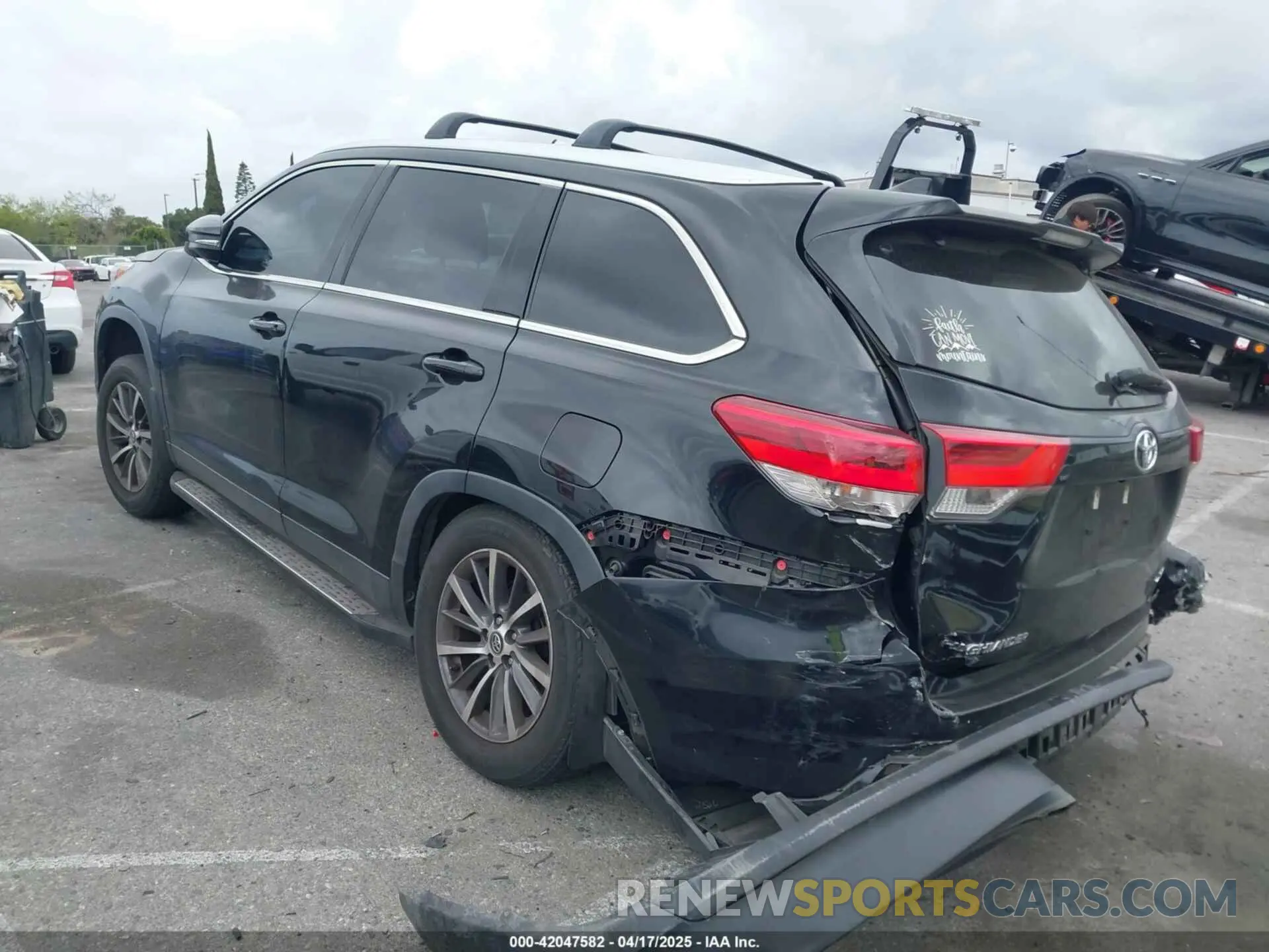 3 fotografías del automóvil dañado 5TDKZRFH5KS572312 TOYOTA HIGHLANDER 2019
