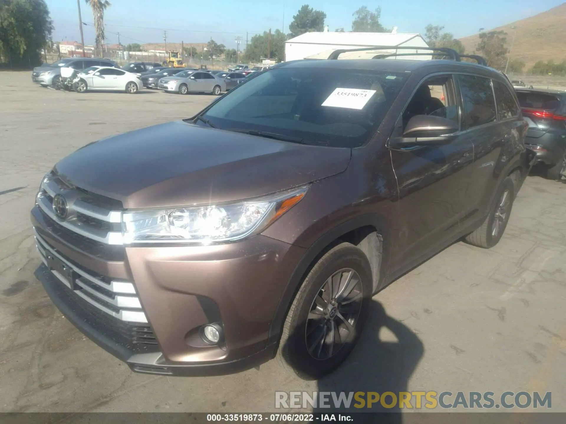 2 fotografías del automóvil dañado 5TDKZRFH6KS303056 TOYOTA HIGHLANDER 2019