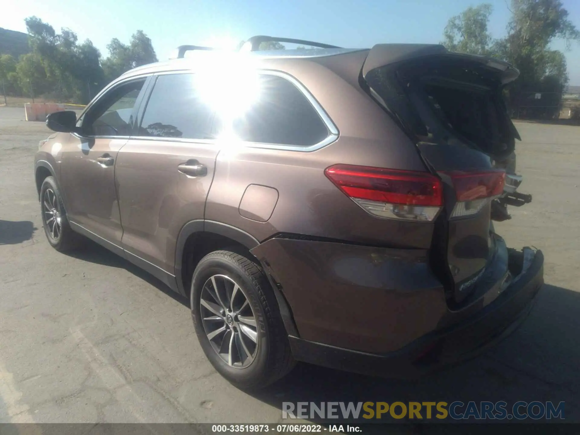 3 fotografías del automóvil dañado 5TDKZRFH6KS303056 TOYOTA HIGHLANDER 2019