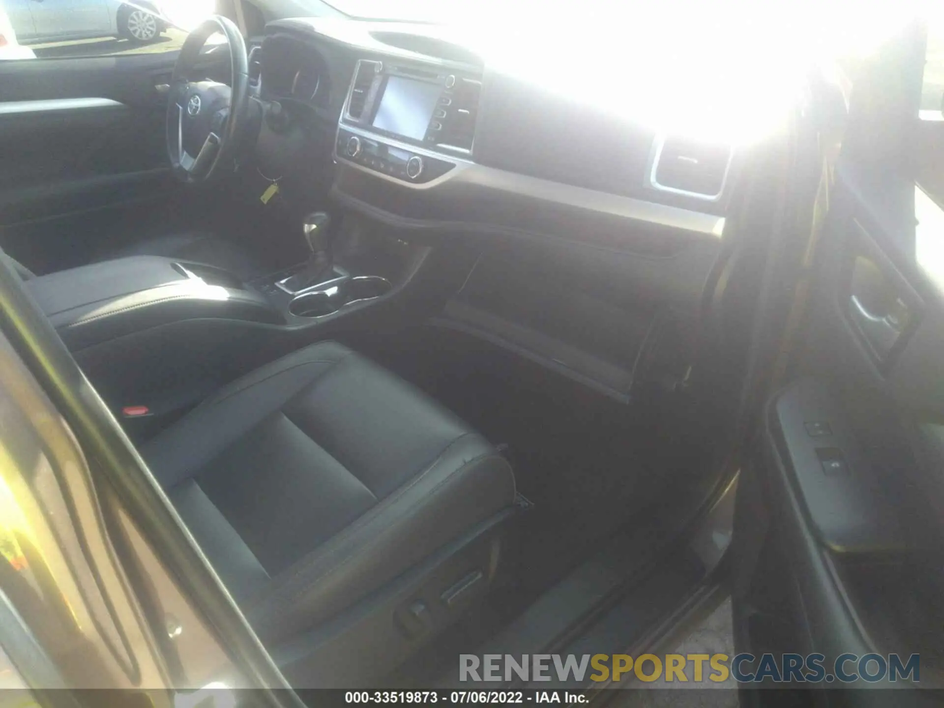 5 fotografías del automóvil dañado 5TDKZRFH6KS303056 TOYOTA HIGHLANDER 2019