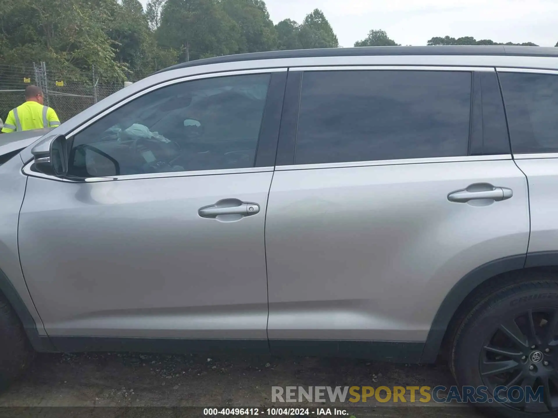14 fotografías del automóvil dañado 5TDKZRFH6KS356646 TOYOTA HIGHLANDER 2019
