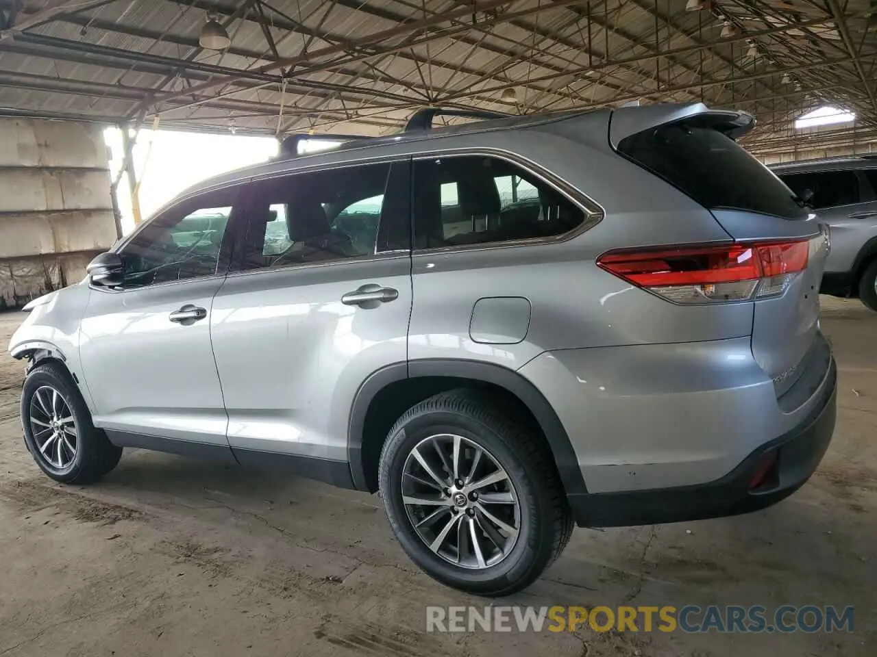 2 fotografías del automóvil dañado 5TDKZRFH7KS322697 TOYOTA HIGHLANDER 2019