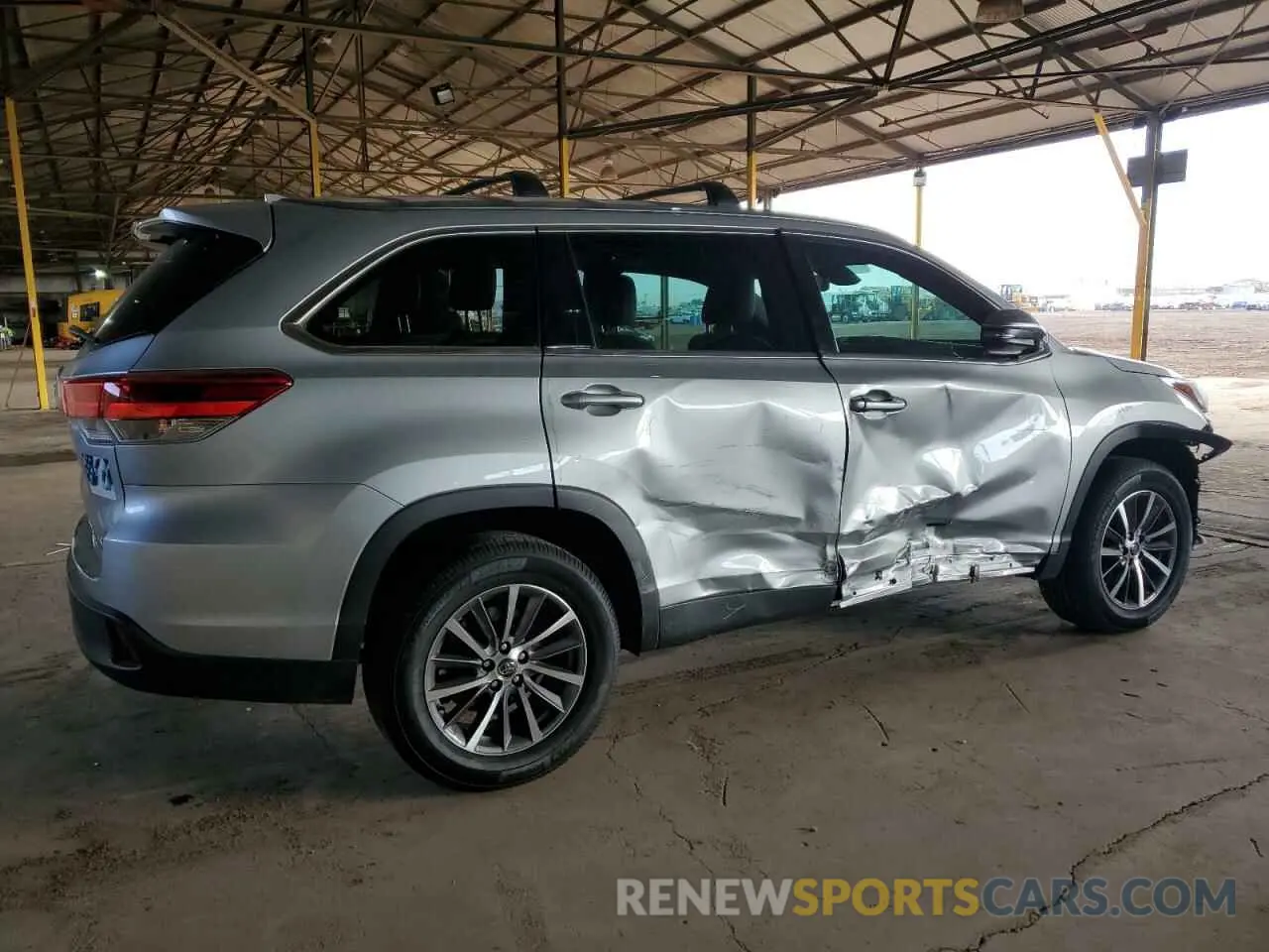 3 fotografías del automóvil dañado 5TDKZRFH7KS322697 TOYOTA HIGHLANDER 2019