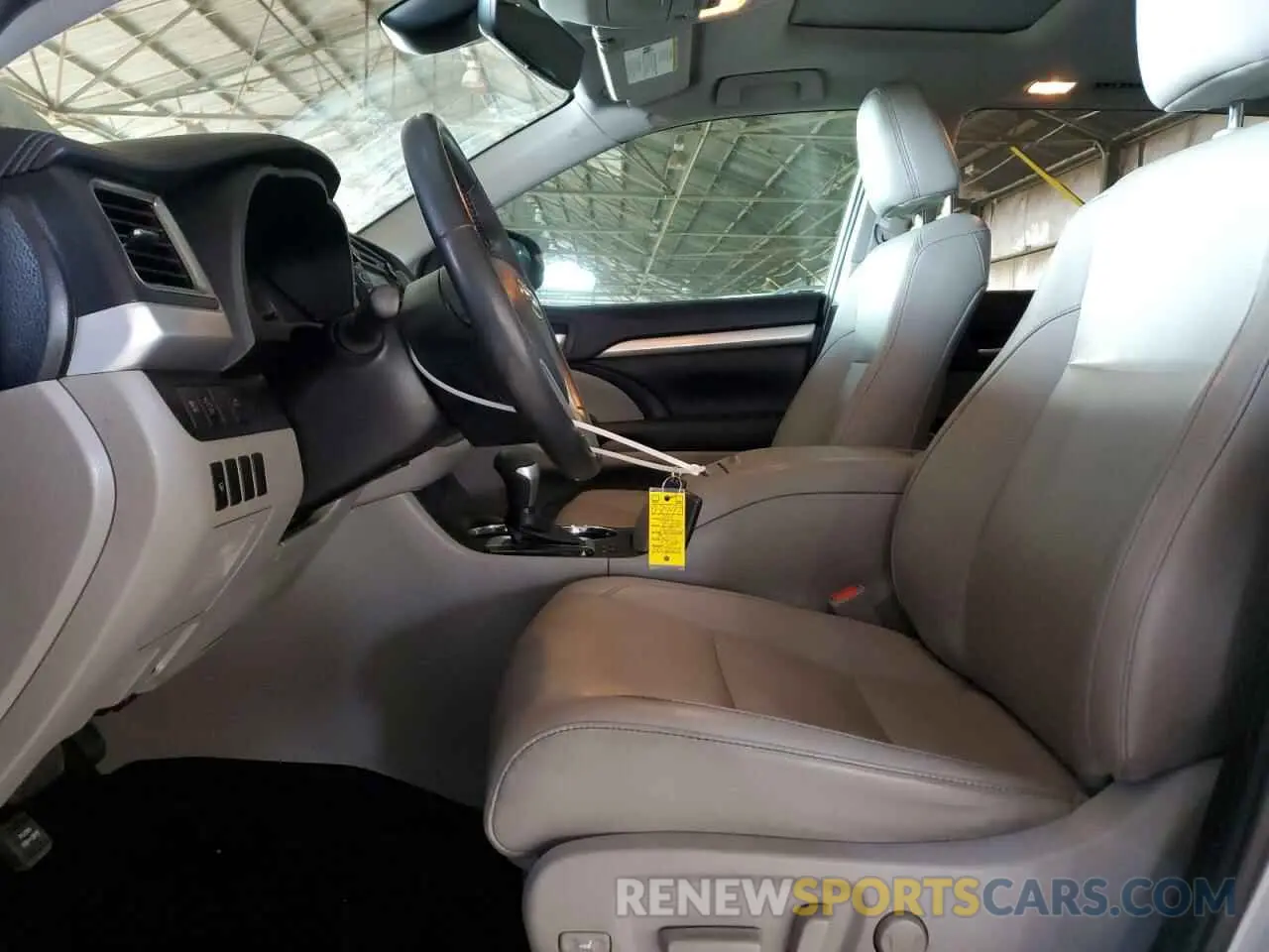 7 fotografías del automóvil dañado 5TDKZRFH7KS322697 TOYOTA HIGHLANDER 2019