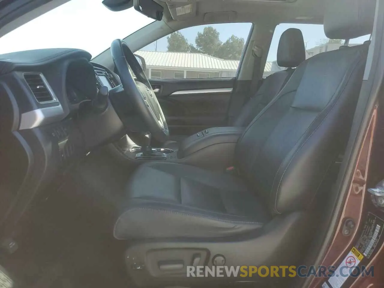 7 fotografías del automóvil dañado 5TDKZRFH7KS338348 TOYOTA HIGHLANDER 2019
