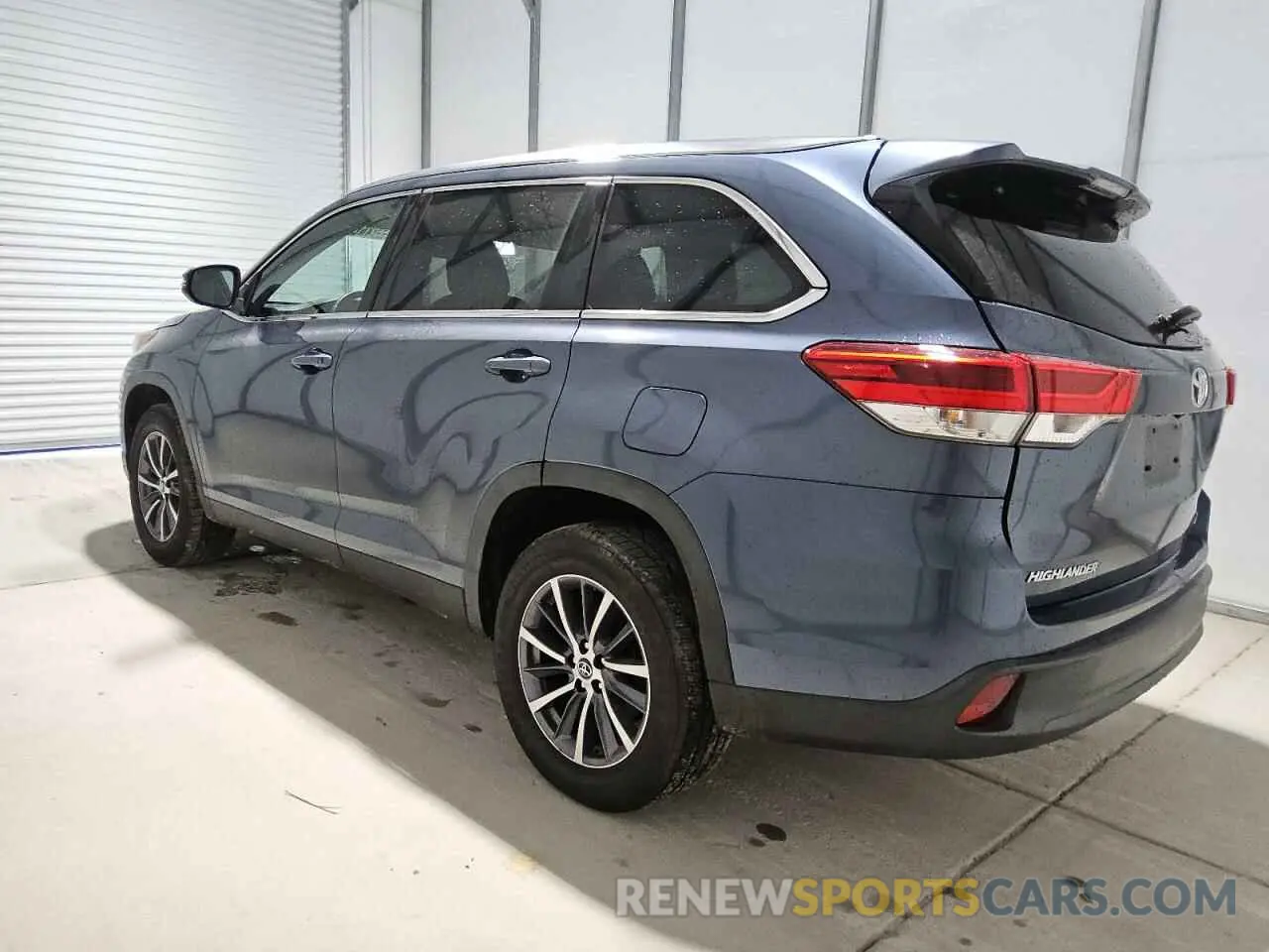 2 fotografías del automóvil dañado 5TDKZRFH7KS343727 TOYOTA HIGHLANDER 2019