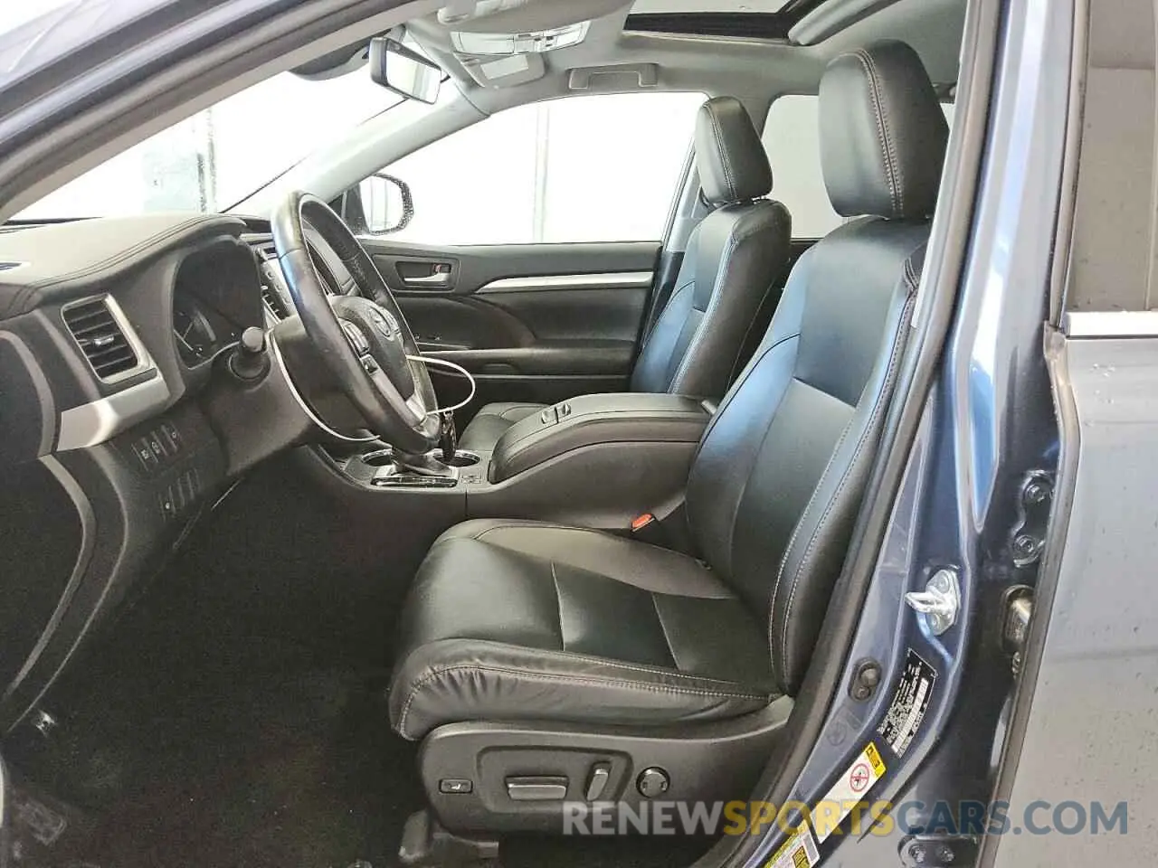 7 fotografías del automóvil dañado 5TDKZRFH7KS343727 TOYOTA HIGHLANDER 2019