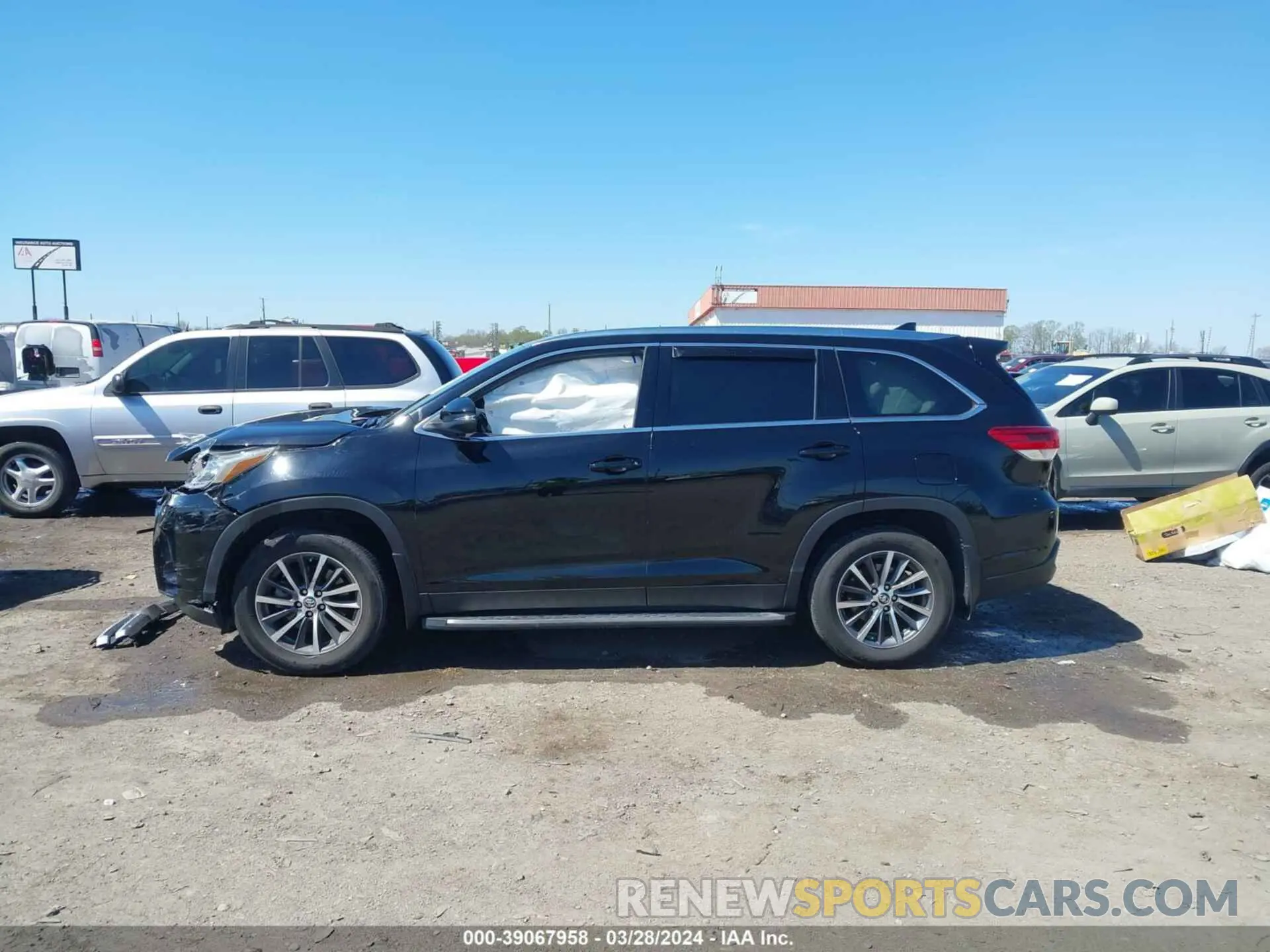 14 fotografías del automóvil dañado 5TDKZRFH7KS349382 TOYOTA HIGHLANDER 2019