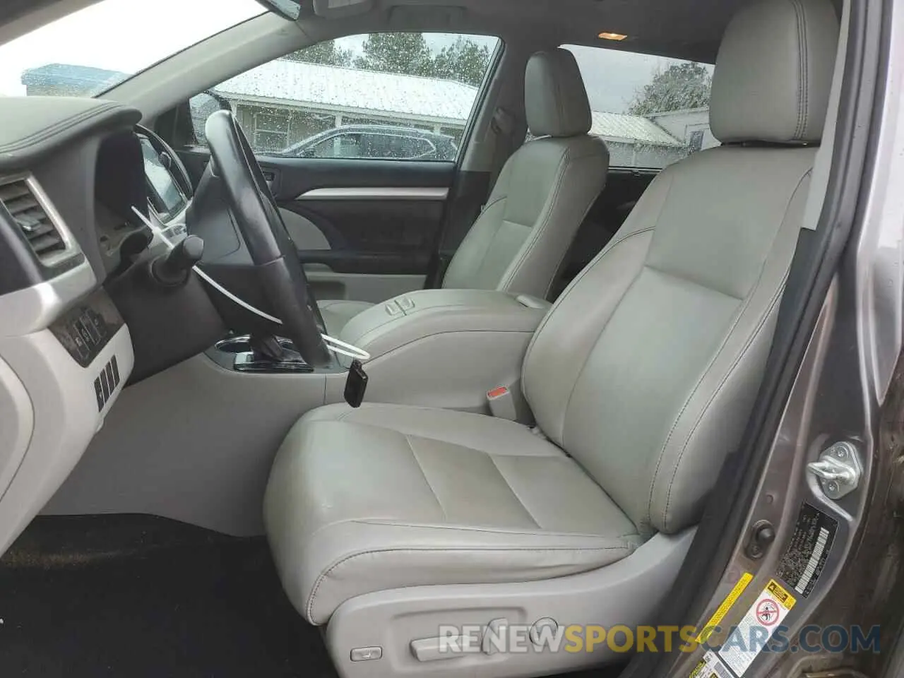 7 fotografías del automóvil dañado 5TDKZRFH7KS551378 TOYOTA HIGHLANDER 2019
