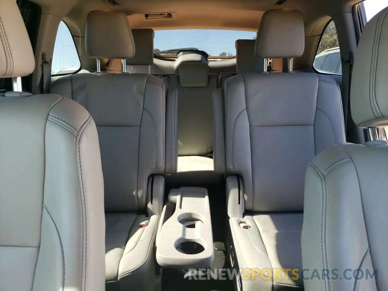 10 fotografías del automóvil dañado 5TDKZRFH7KS568830 TOYOTA HIGHLANDER 2019