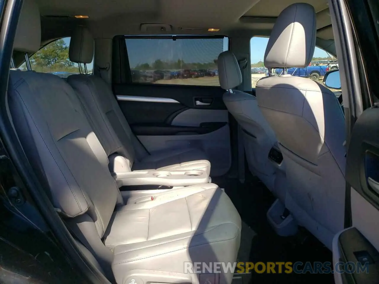 11 fotografías del automóvil dañado 5TDKZRFH7KS568830 TOYOTA HIGHLANDER 2019