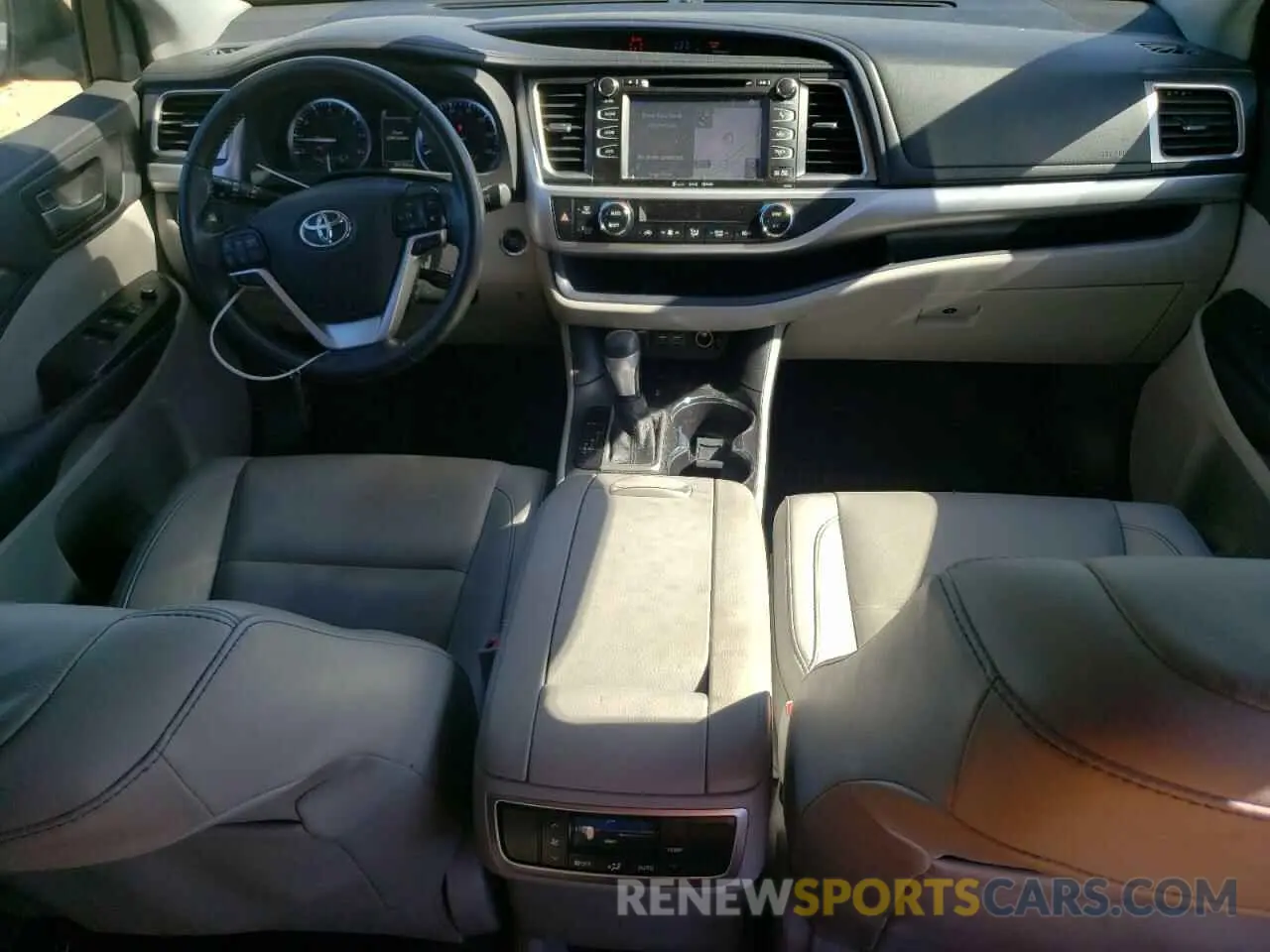 8 fotografías del automóvil dañado 5TDKZRFH7KS568830 TOYOTA HIGHLANDER 2019