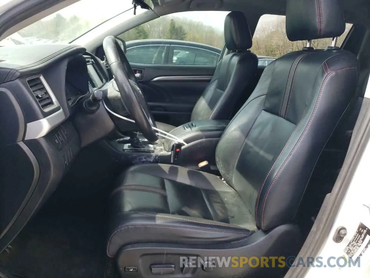 7 fotografías del automóvil dañado 5TDKZRFH7KS575003 TOYOTA HIGHLANDER 2019