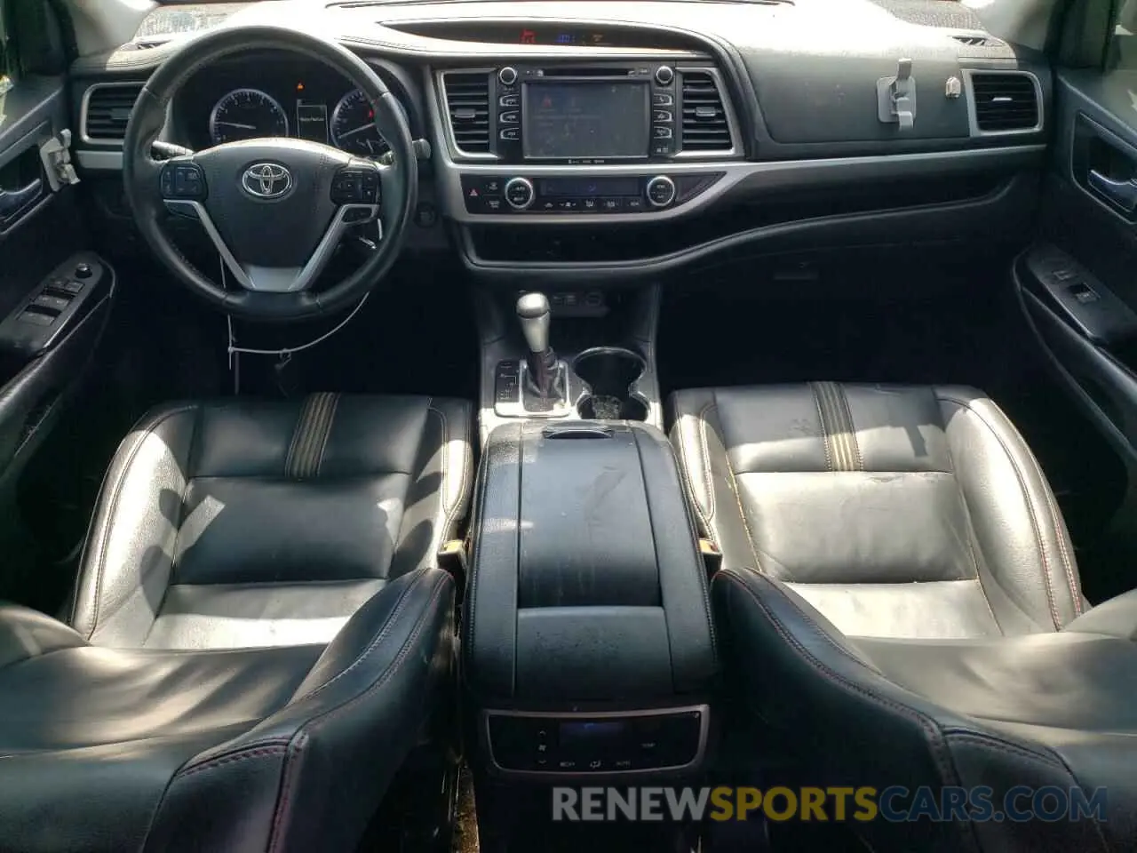 8 fotografías del automóvil dañado 5TDKZRFH7KS575003 TOYOTA HIGHLANDER 2019