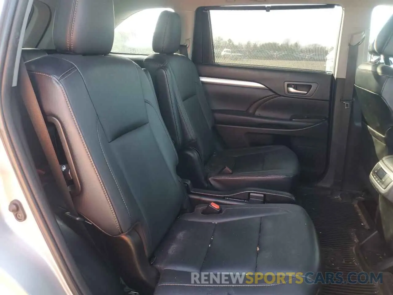 11 fotografías del automóvil dañado 5TDKZRFH8KS308016 TOYOTA HIGHLANDER 2019