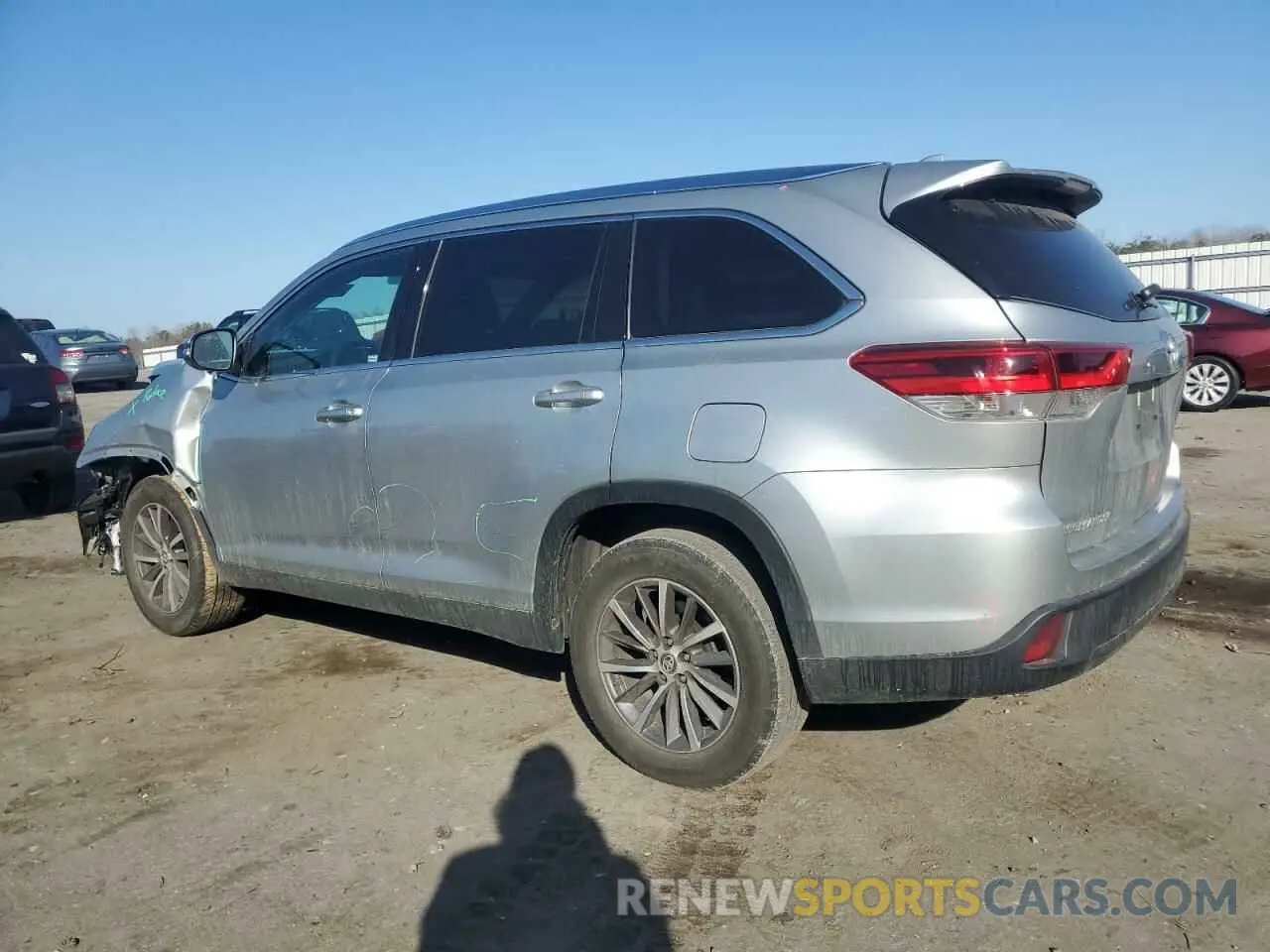 2 fotografías del automóvil dañado 5TDKZRFH8KS308016 TOYOTA HIGHLANDER 2019