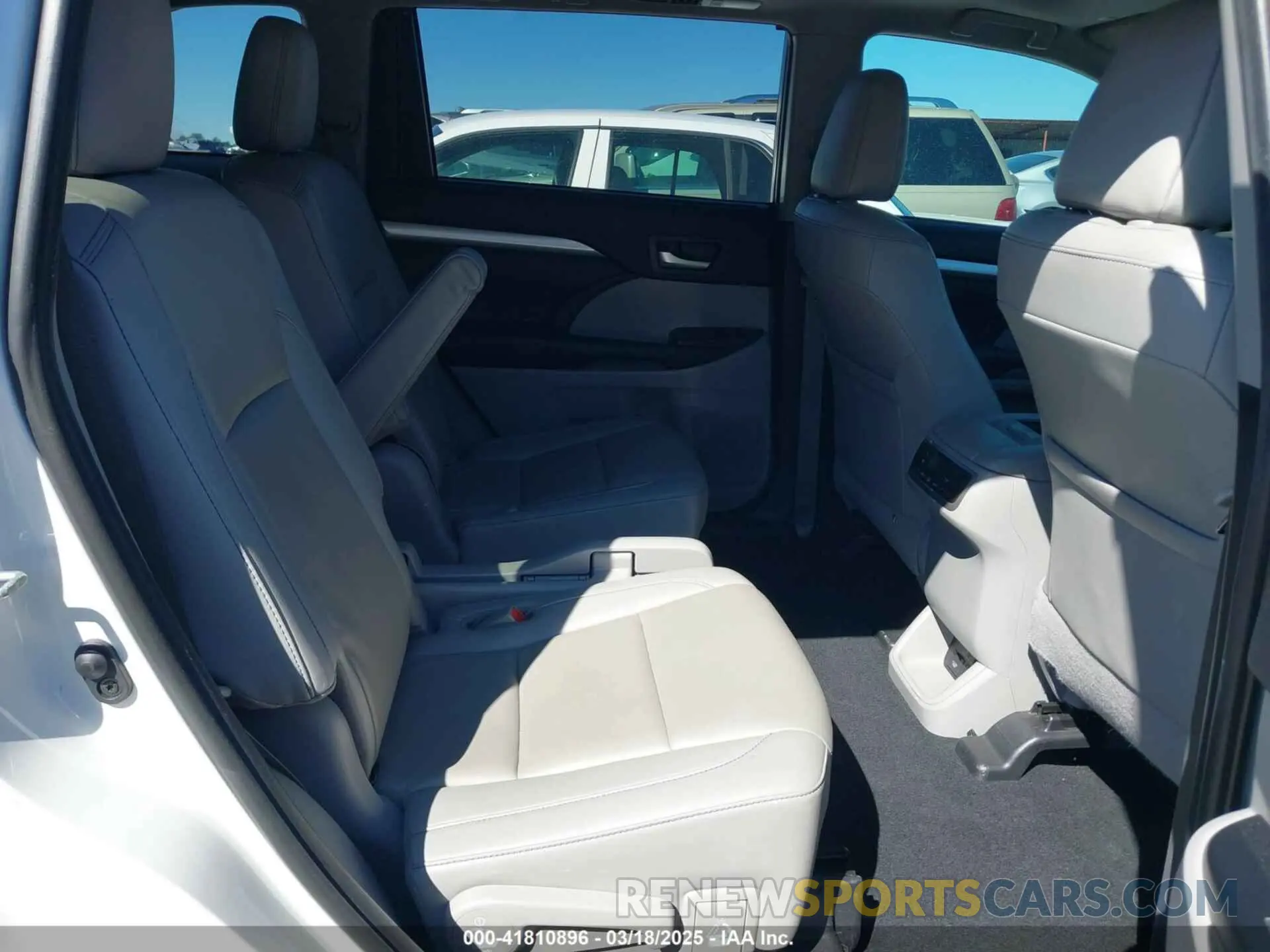 8 fotografías del automóvil dañado 5TDKZRFH8KS309666 TOYOTA HIGHLANDER 2019