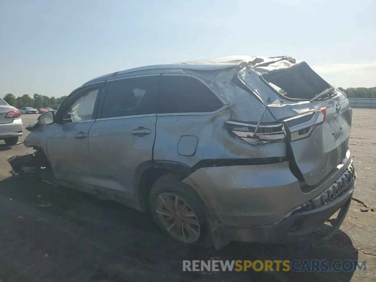 2 fotografías del automóvil dañado 5TDKZRFH8KS311868 TOYOTA HIGHLANDER 2019