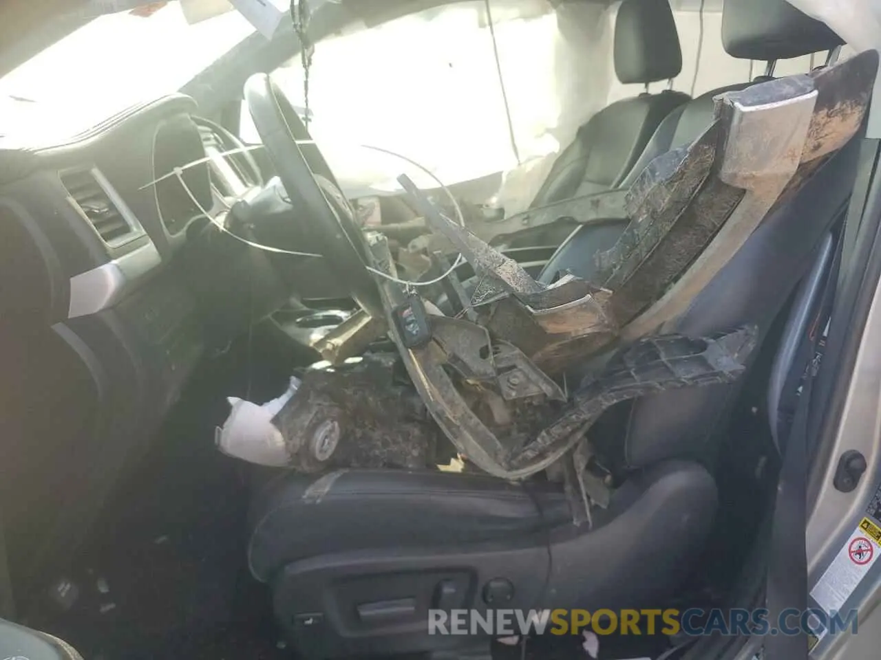 7 fotografías del automóvil dañado 5TDKZRFH8KS311868 TOYOTA HIGHLANDER 2019