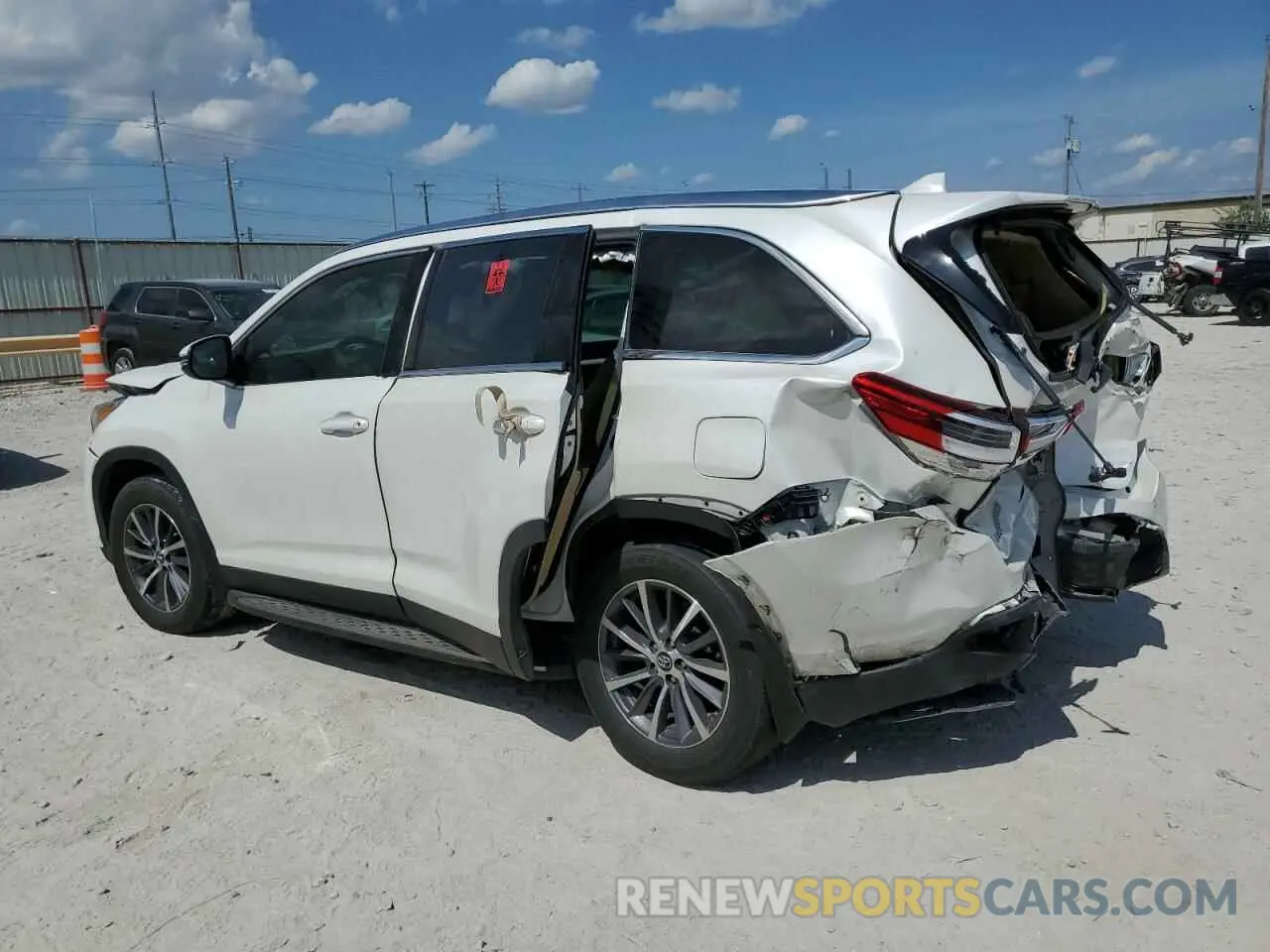 2 fotografías del automóvil dañado 5TDKZRFH8KS357510 TOYOTA HIGHLANDER 2019