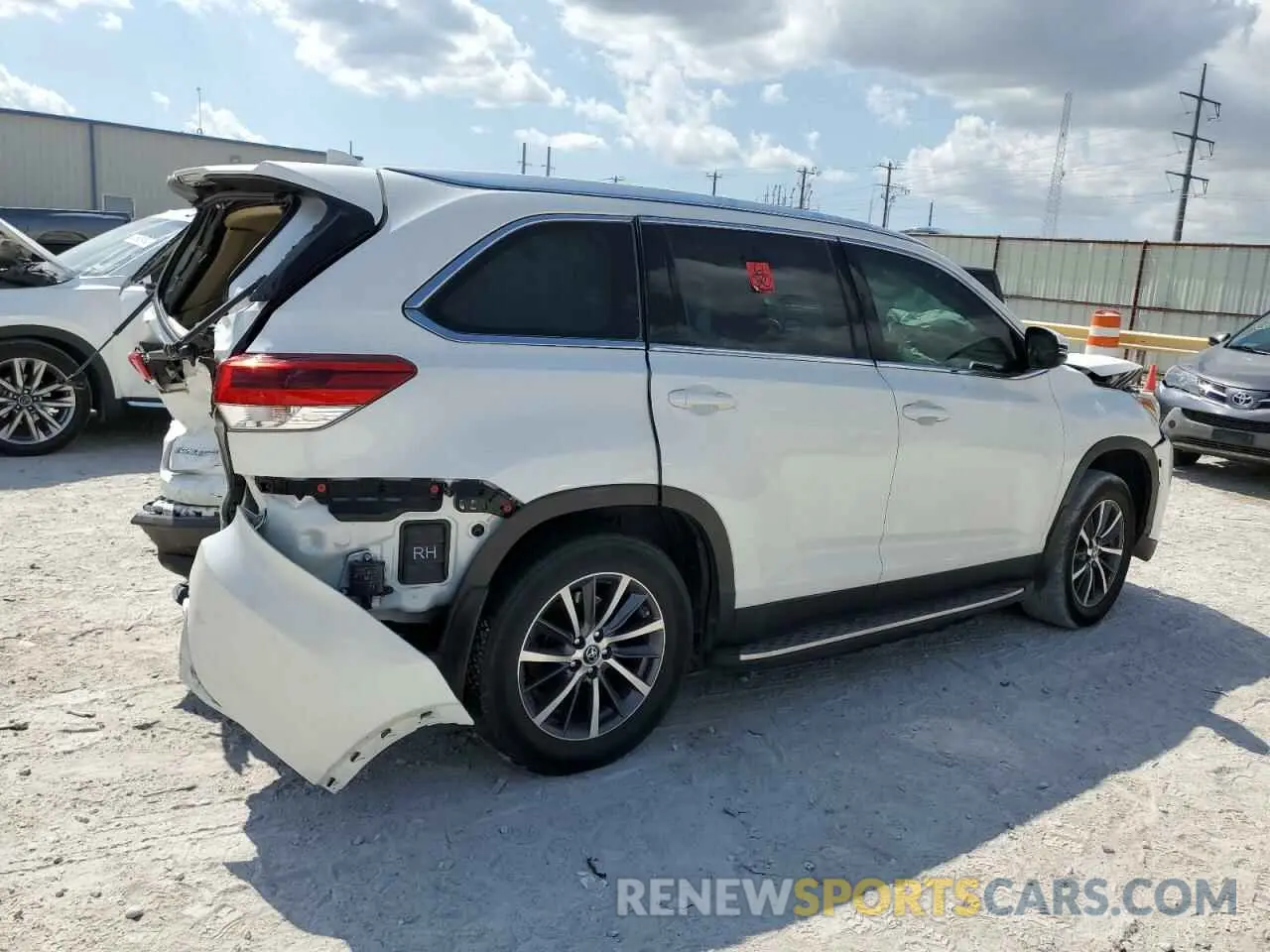 3 fotografías del automóvil dañado 5TDKZRFH8KS357510 TOYOTA HIGHLANDER 2019