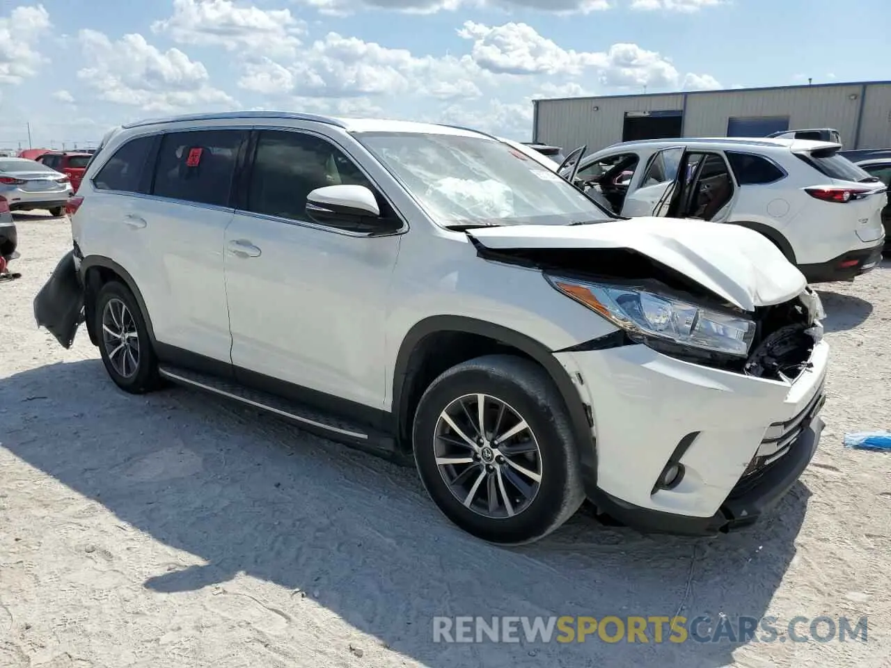 4 fotografías del automóvil dañado 5TDKZRFH8KS357510 TOYOTA HIGHLANDER 2019