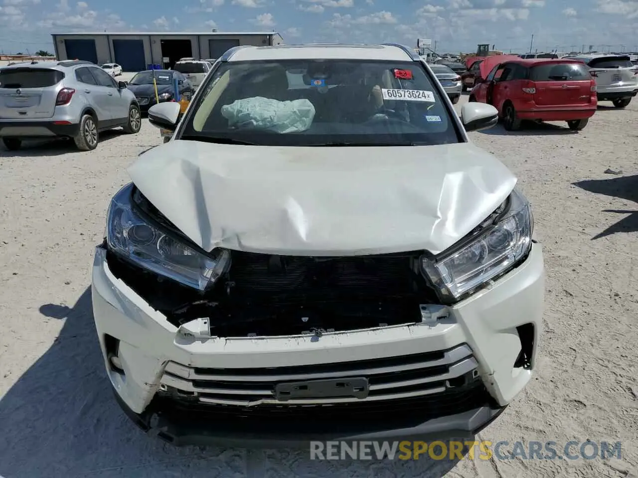 5 fotografías del automóvil dañado 5TDKZRFH8KS357510 TOYOTA HIGHLANDER 2019