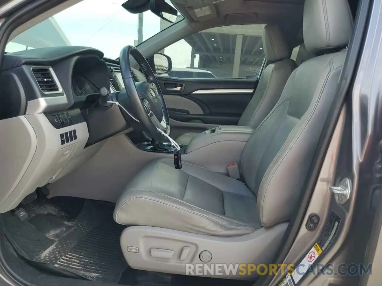 7 fotografías del automóvil dañado 5TDKZRFH8KS550983 TOYOTA HIGHLANDER 2019