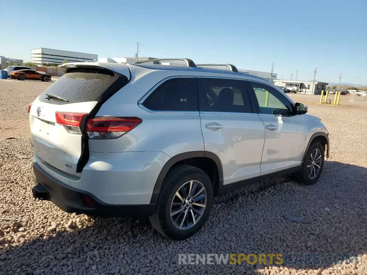 3 fotografías del automóvil dañado 5TDKZRFH8KS567928 TOYOTA HIGHLANDER 2019