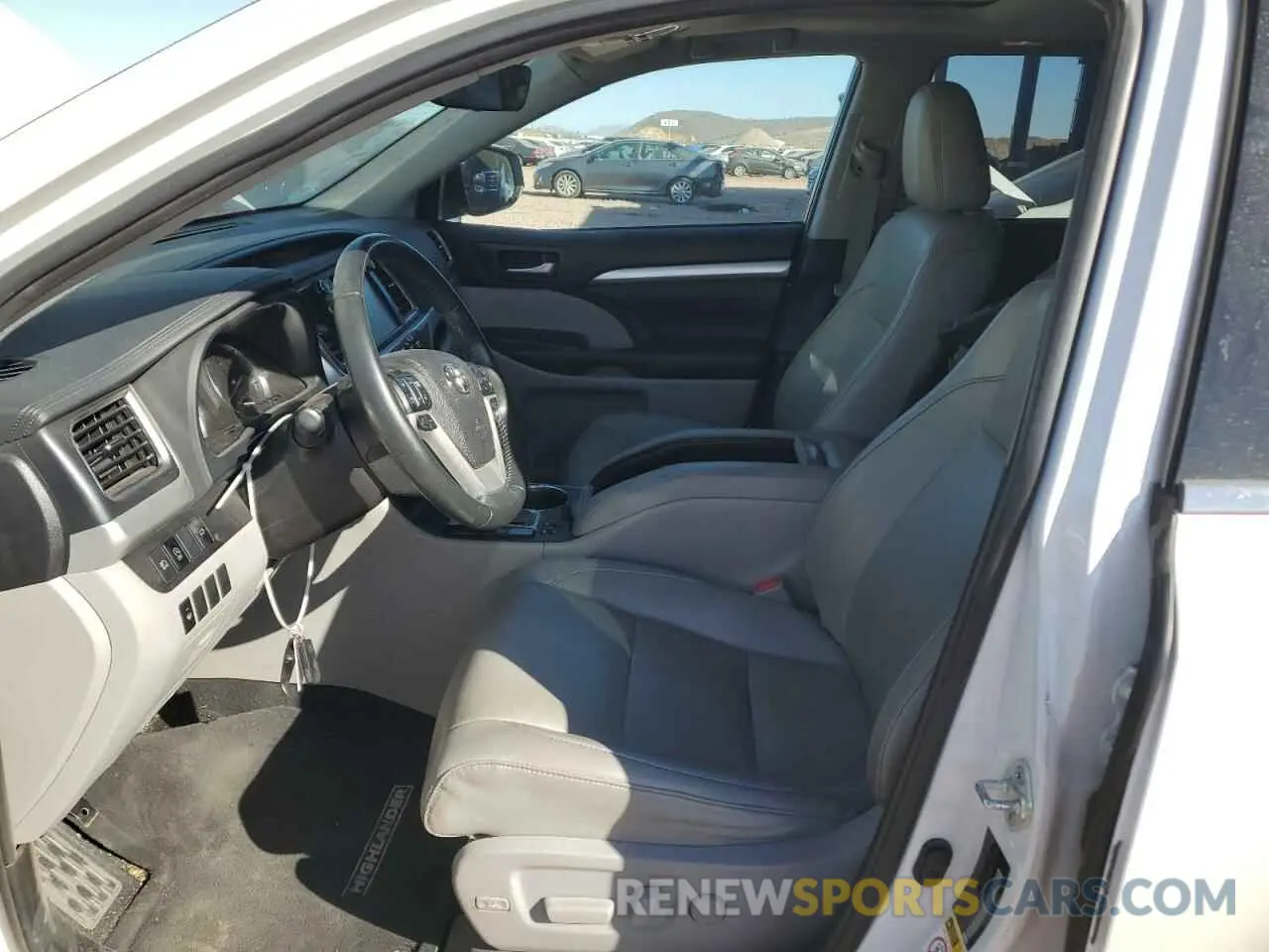 7 fotografías del automóvil dañado 5TDKZRFH8KS567928 TOYOTA HIGHLANDER 2019