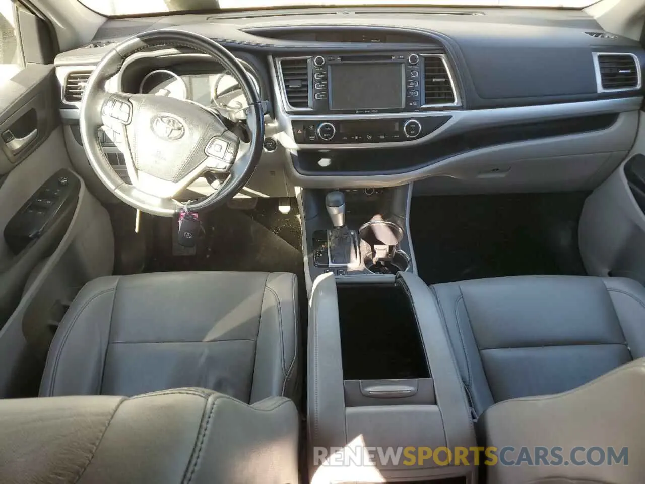 8 fotografías del automóvil dañado 5TDKZRFH8KS567928 TOYOTA HIGHLANDER 2019