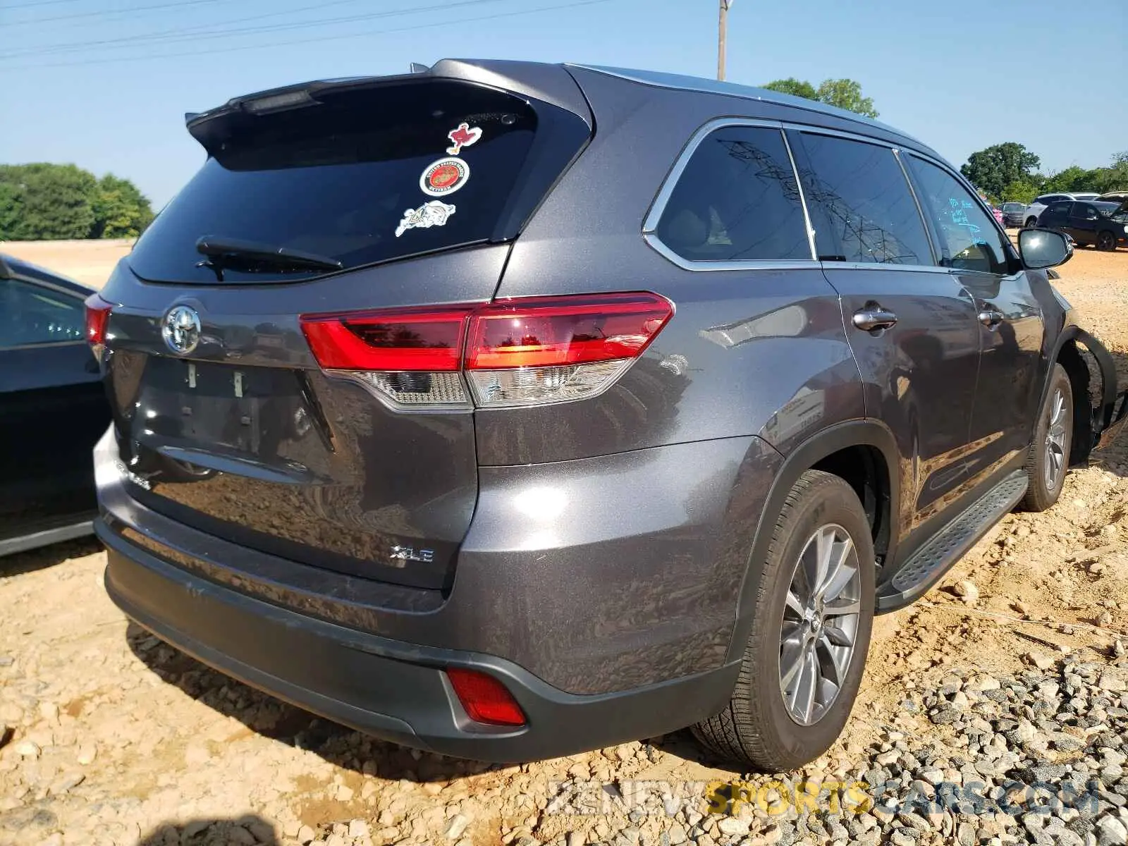 4 fotografías del automóvil dañado 5TDKZRFH8KS570490 TOYOTA HIGHLANDER 2019