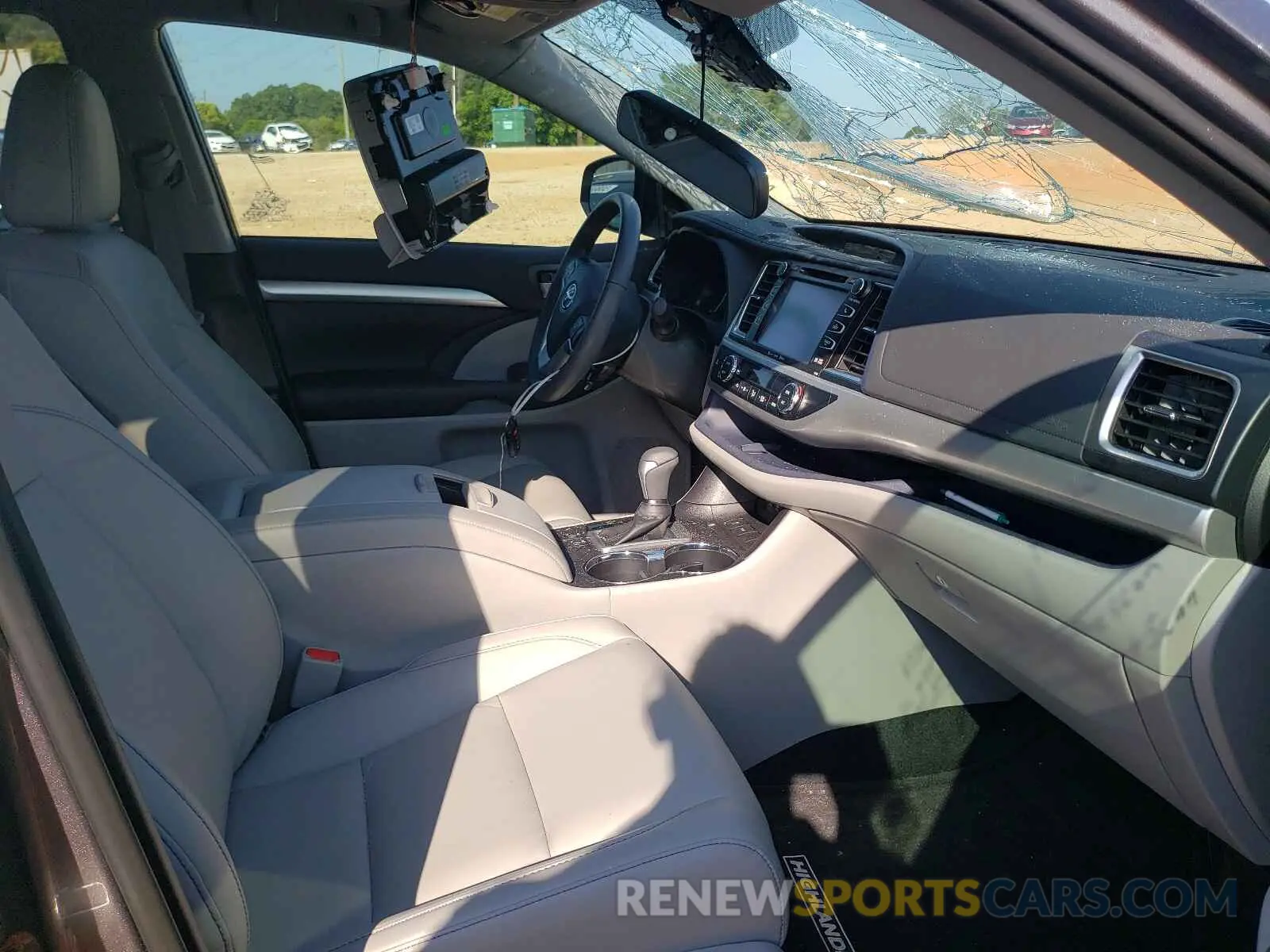 5 fotografías del automóvil dañado 5TDKZRFH8KS570490 TOYOTA HIGHLANDER 2019