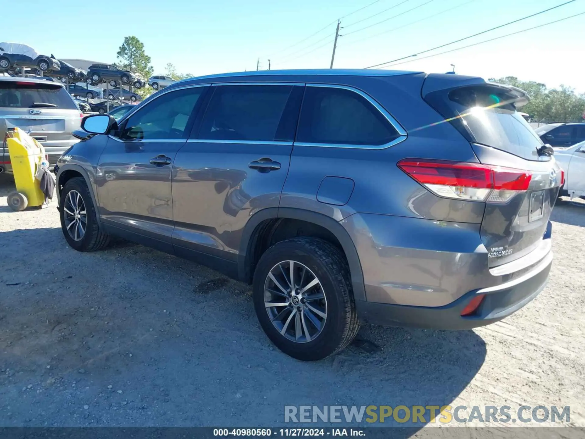 3 fotografías del automóvil dañado 5TDKZRFH8KS574460 TOYOTA HIGHLANDER 2019