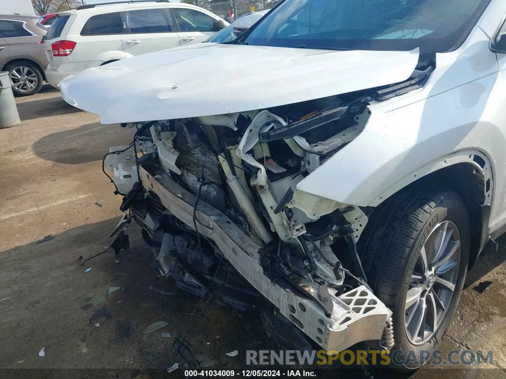 18 fotografías del automóvil dañado 5TDKZRFH9KS318845 TOYOTA HIGHLANDER 2019