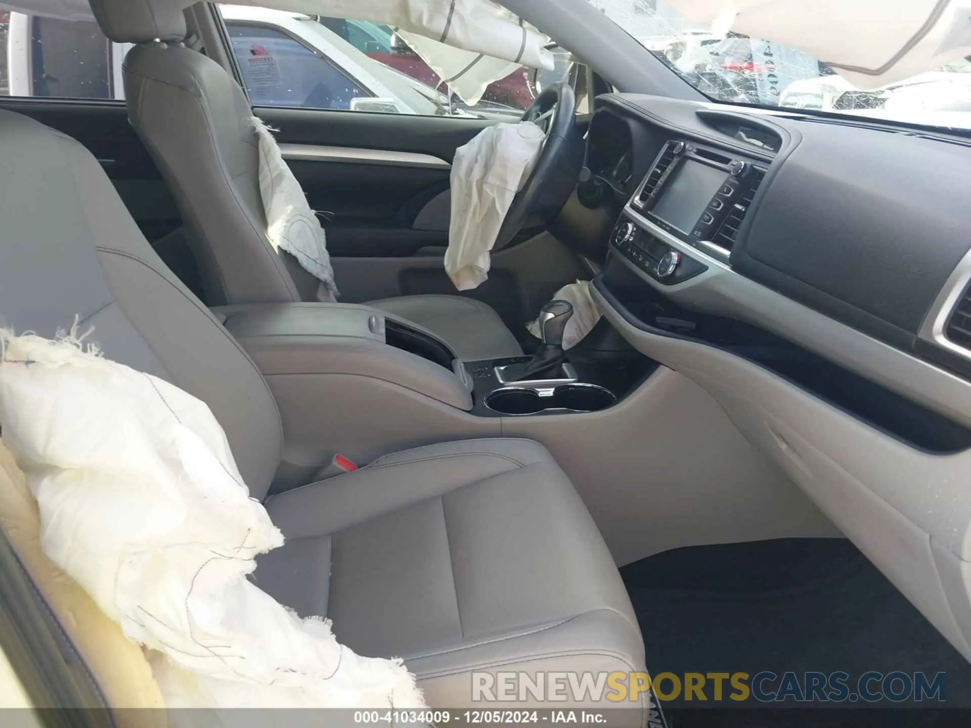 5 fotografías del automóvil dañado 5TDKZRFH9KS318845 TOYOTA HIGHLANDER 2019