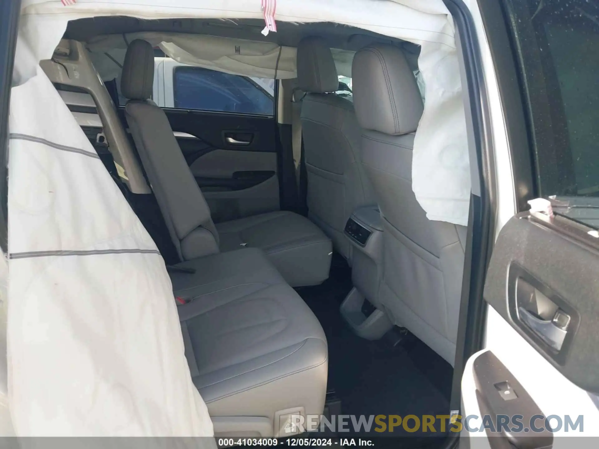8 fotografías del automóvil dañado 5TDKZRFH9KS318845 TOYOTA HIGHLANDER 2019