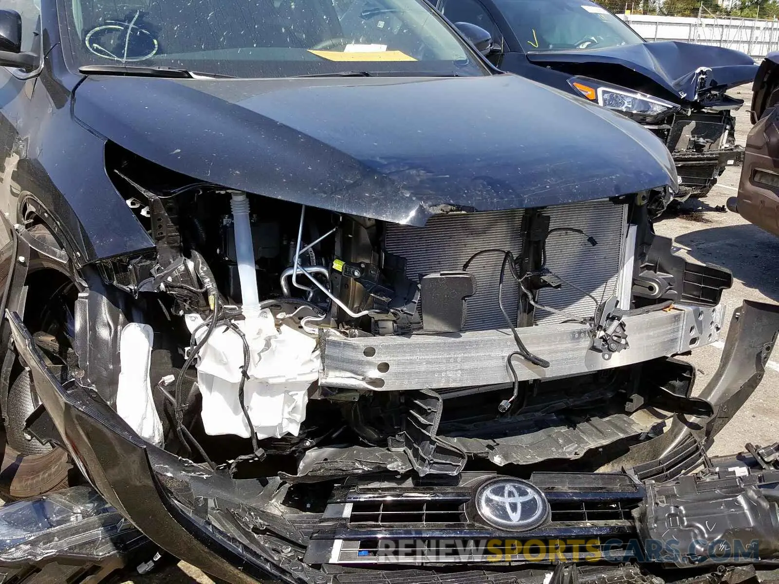 9 fotografías del automóvil dañado 5TDKZRFH9KS340344 TOYOTA HIGHLANDER 2019