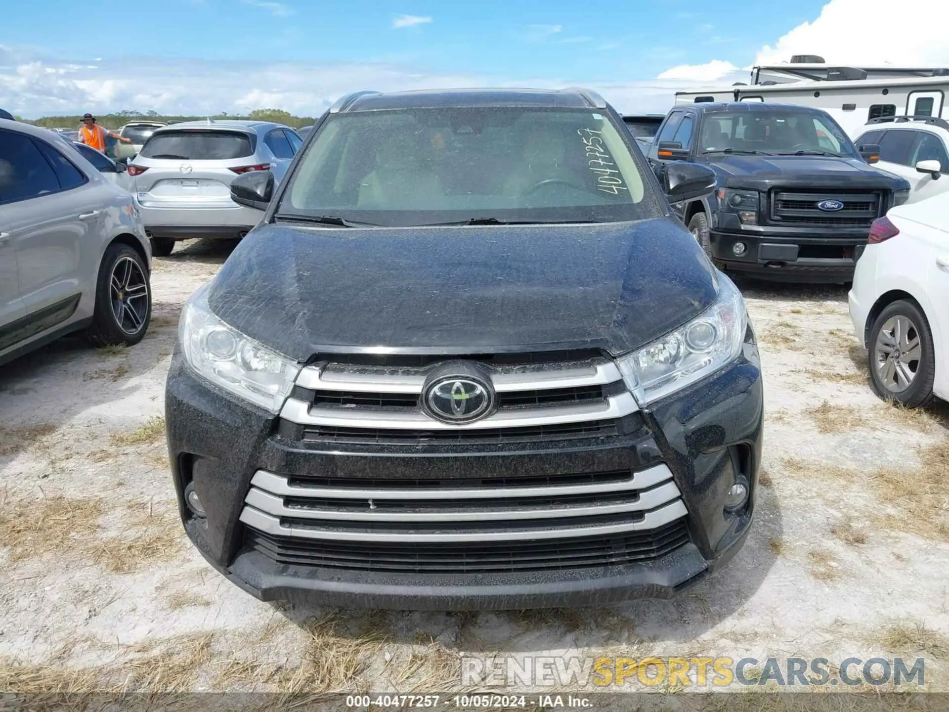 12 fotografías del automóvil dañado 5TDKZRFH9KS366992 TOYOTA HIGHLANDER 2019