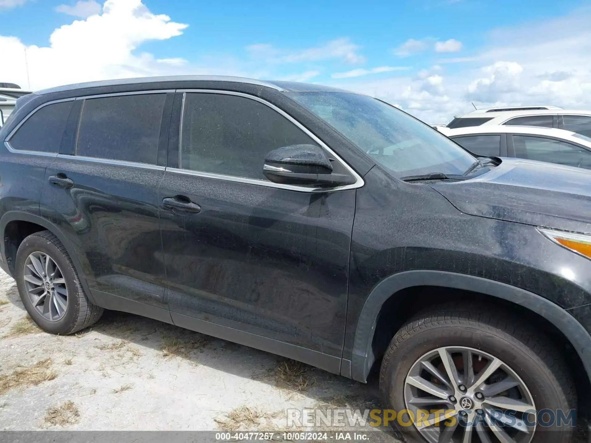 13 fotografías del automóvil dañado 5TDKZRFH9KS366992 TOYOTA HIGHLANDER 2019