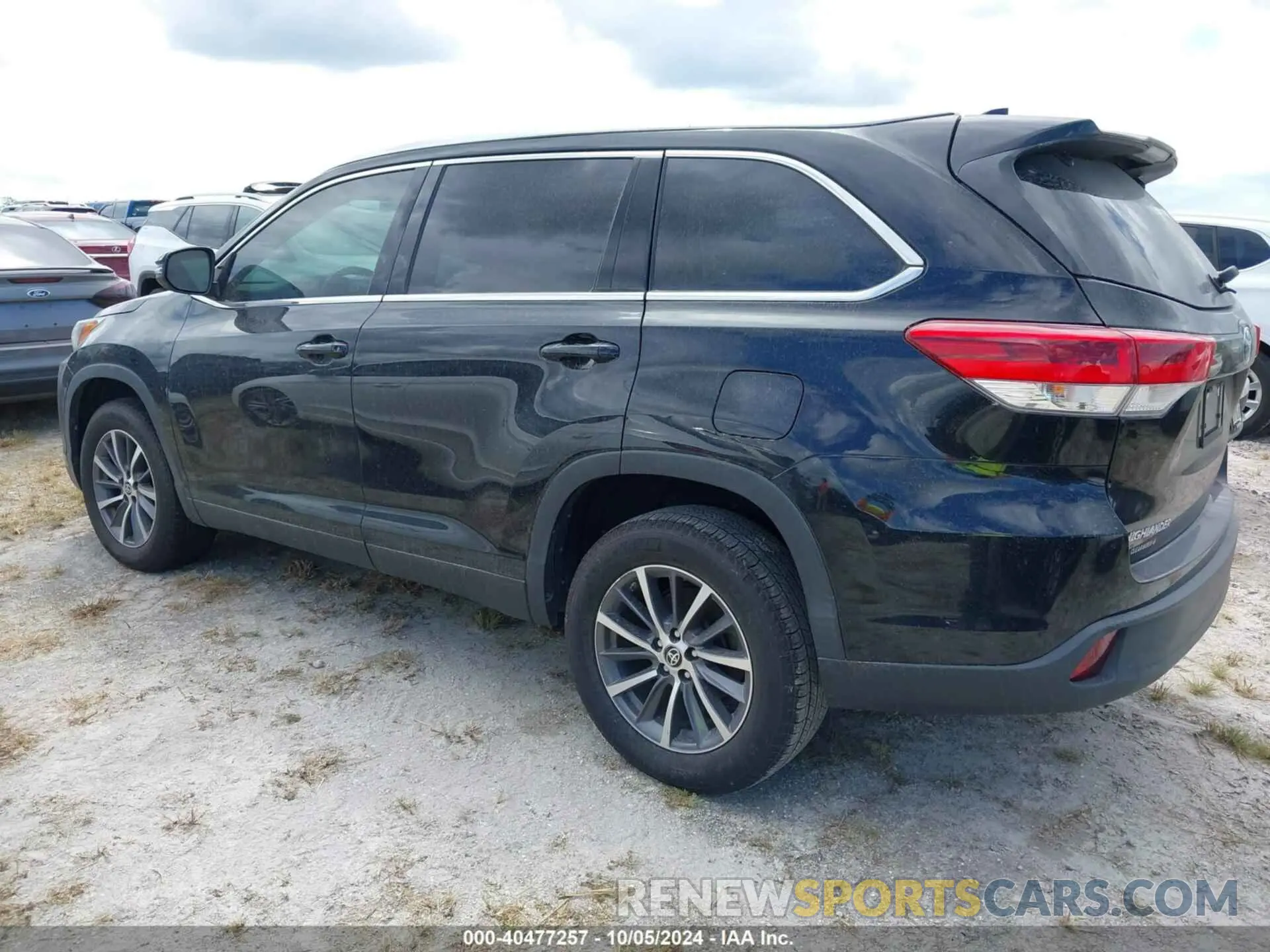 3 fotografías del automóvil dañado 5TDKZRFH9KS366992 TOYOTA HIGHLANDER 2019