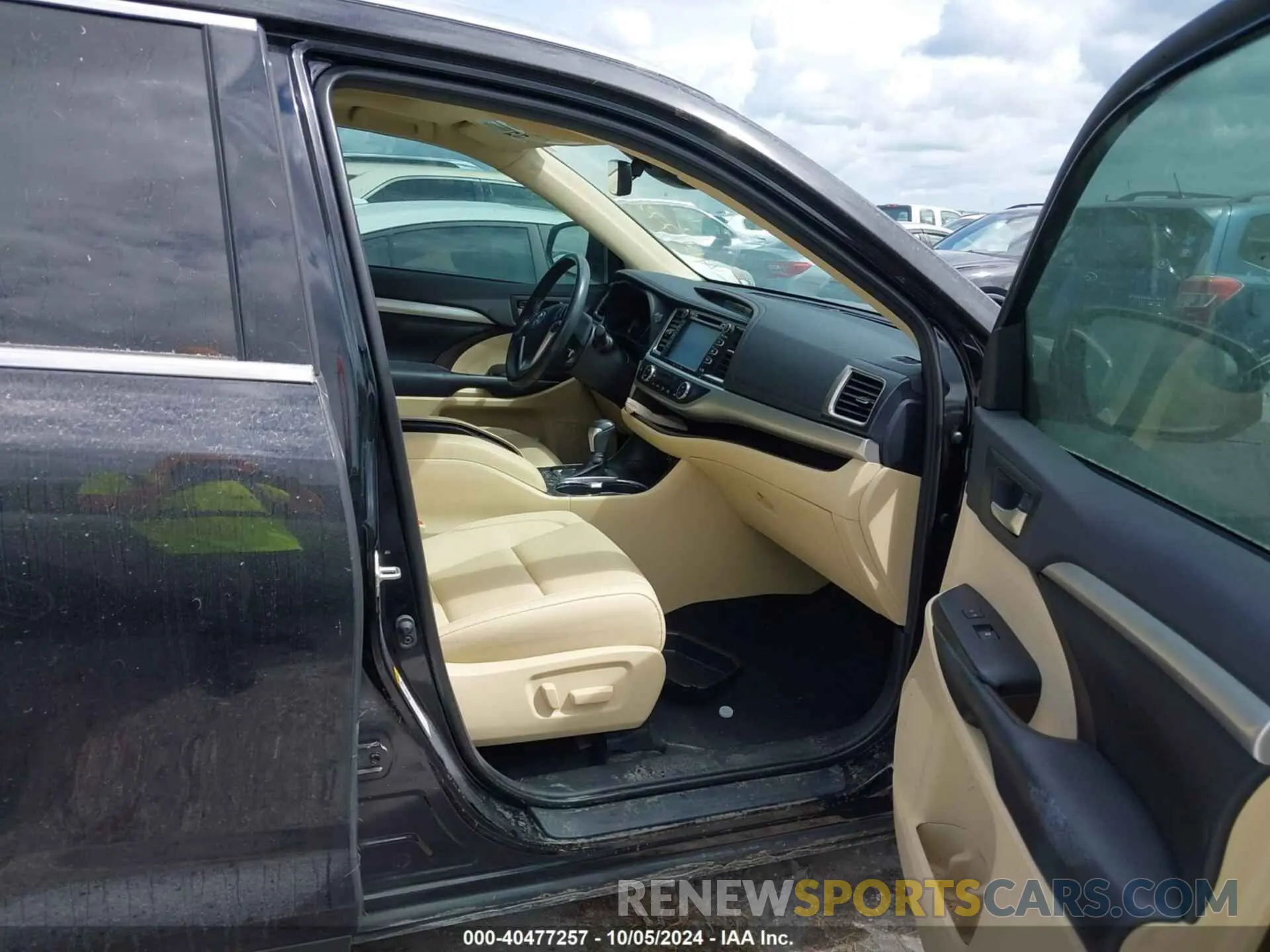 5 fotografías del automóvil dañado 5TDKZRFH9KS366992 TOYOTA HIGHLANDER 2019