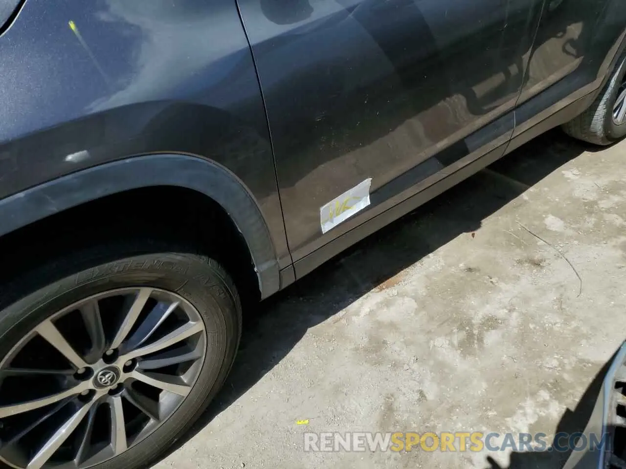 13 fotografías del automóvil dañado 5TDKZRFH9KS566111 TOYOTA HIGHLANDER 2019
