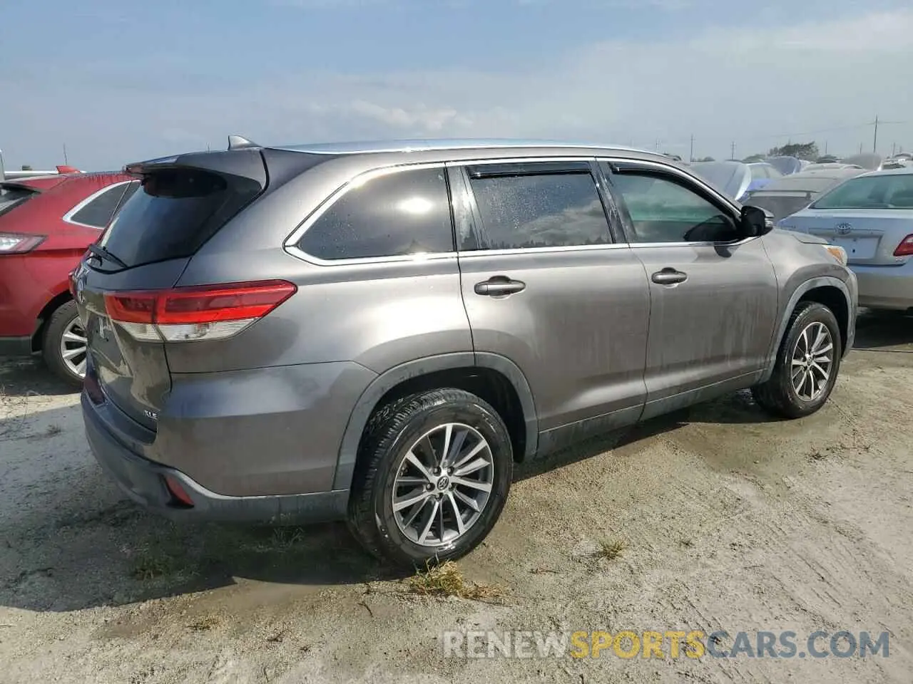 3 fotografías del automóvil dañado 5TDKZRFH9KS566111 TOYOTA HIGHLANDER 2019