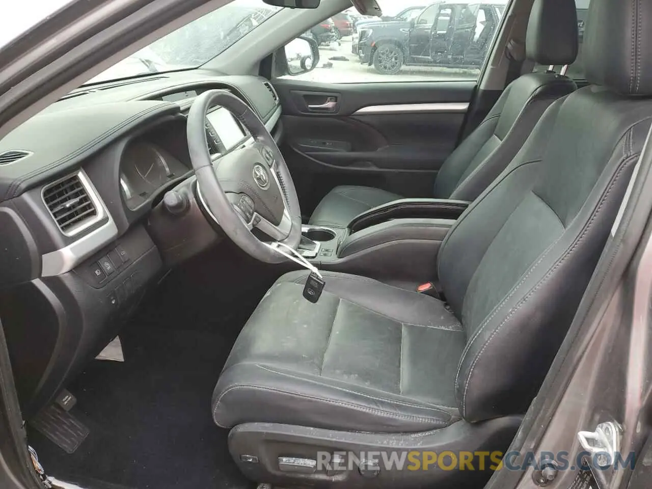 7 fotografías del automóvil dañado 5TDKZRFH9KS566111 TOYOTA HIGHLANDER 2019